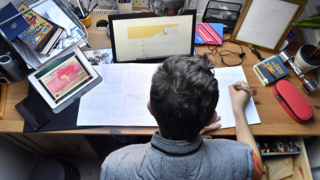 Nem mindenhol nagy a boldogság: a digitális oktatás sokaknak egyenlő az évismétléssel